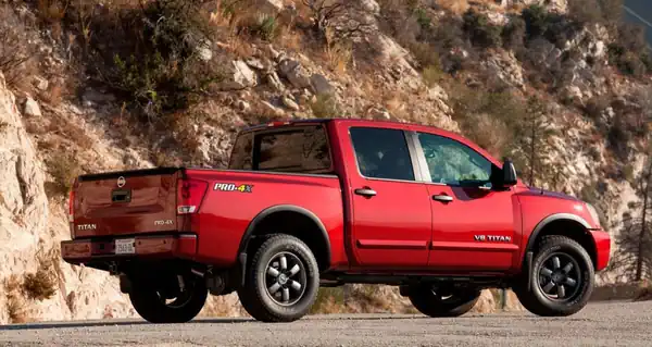 Descargar Manual de Propietario Nissan Titan 2013 en Español PDF Gratis