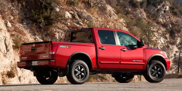 Descargar Manual de Propietario Nissan Titan 2014 en Español PDF Gratis