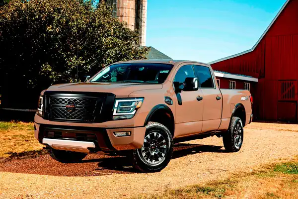 Descargar Manual de Propietario Nissan Titan 2023 en Español PDF Gratis