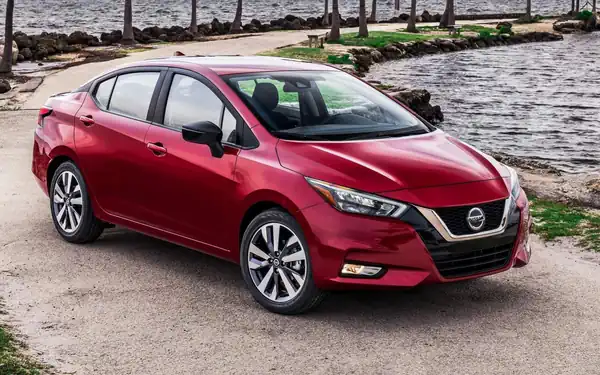 Descargar Manual de Propietario Nissan Versa 2020 en Español PDF Gratis