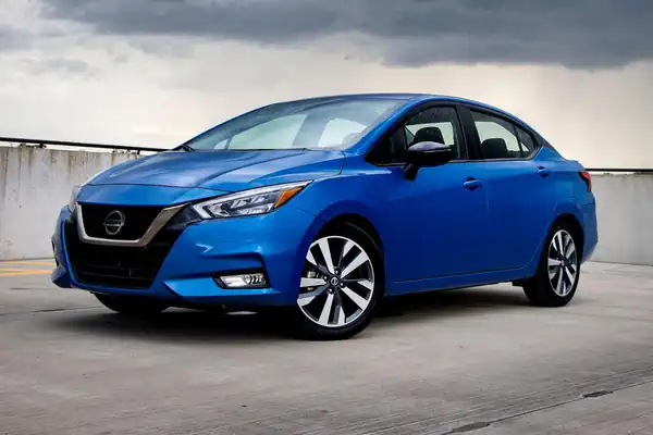 Descargar Manual de Propietario Nissan Versa 2021 en Español PDF Gratis