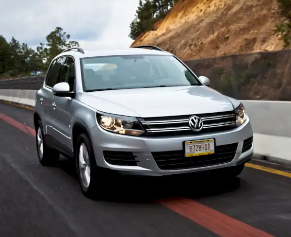 Descargar Manual de Propietario Volkswagen Tiguan 2013