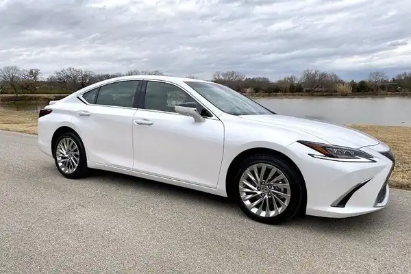 Descargar Manual de Propietario LEXUS ES 250 2021