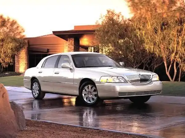 Descargar Manual de Propietario LINCOLN Town Car 2005