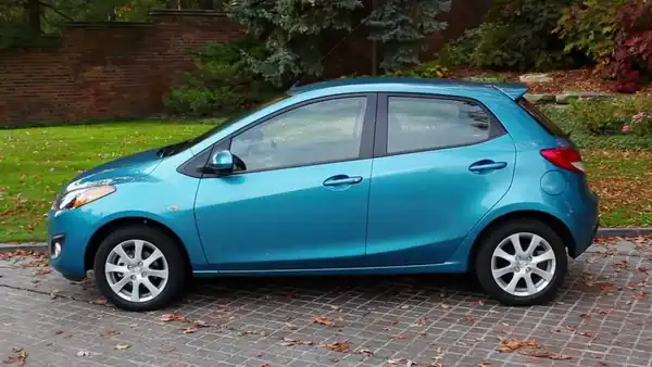 Descargar Manual de Propietario Mazda 2 2012