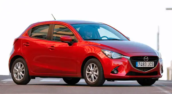 Descargar Manual de Propietario Mazda 2 2015 en Español PDF Gratis
