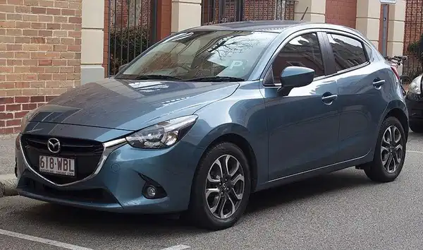 Descargar Manual de Propietario Mazda 2 2020 en Español PDF Gratis