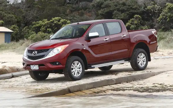 Descargar Manual de Propietario Mazda BT 50 2014 en Español PDF Gratis