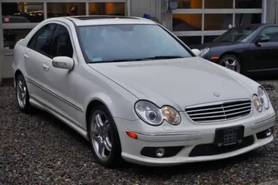 Descargar Manual de Propietario Mercedes Benz Clase C 2004