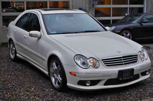 Descargar Manual de Propietario Mercedes Benz Clase C 2004