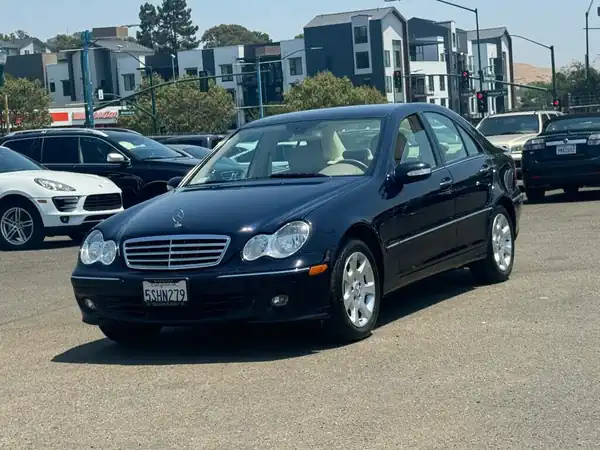 Descargar Manual de Propietario Mercedes Benz Clase C 4matic 2006