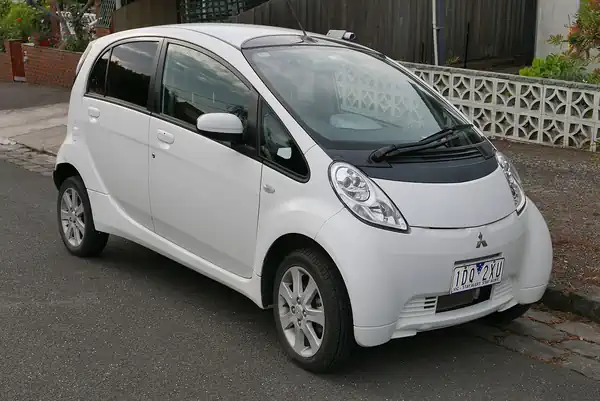 Descargar Manual de Propietario MITSUBISHI iMiEV 2013