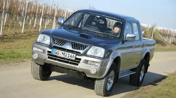 Descargar Manual de Propietario MITSUBISHI L2000 2004