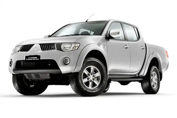 Descargar Manual de Propietario MITSUBISHI L2000 2011