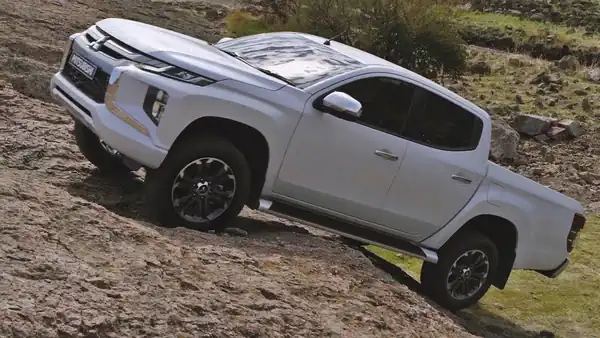 Descargar Manual de Propietario MITSUBISHI L2000 2020