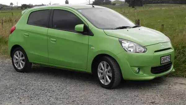 Descargar Manual de Propietario MITSUBISHI Mirage 2013