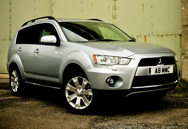 Descargar Manual de Propietario MITSUBISHI Outlander Diesel 2010