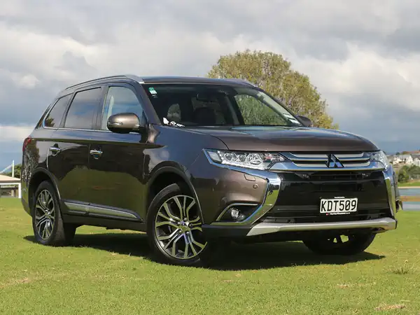 Descargar Manual de Propietario MITSUBISHI Outlander Diesel 2016