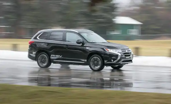 Descargar Manual de Propietario MITSUBISHI Outlander PHEV 2018