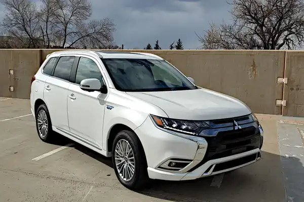 Descargar Manual de Propietario MITSUBISHI Outlander PHEV 2020