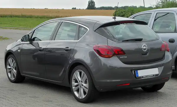 Descargar Manual de Propietario OPEL Astra 2013