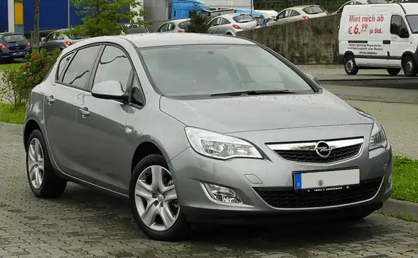 Descargar Manual de Propietario OPEL Astra J 2011 en Español PDF Gratis