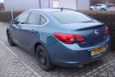 Descargar Manual de Propietario OPEL Astra Saloon 2013