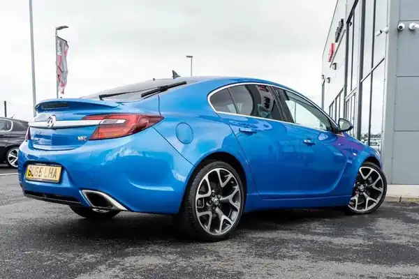 Descargar Manual de Propietario OPEL Insignia 2016 en Español PDF Gratis