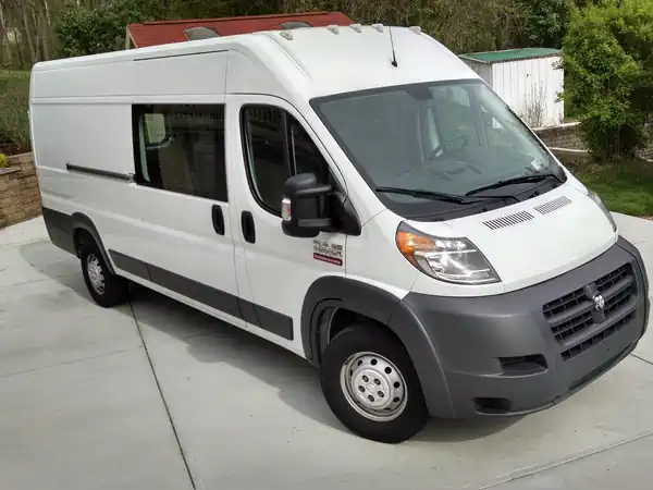 Descargar Manual de Propietario RAM Cargo Van 2014