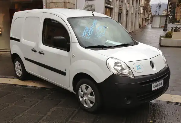Descargar Manual de Propietario RENAULT Kangoo ZE 2012