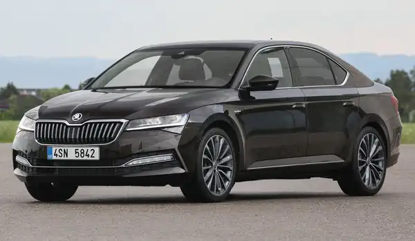 Descargar Manual de Propietario SKODA Superb 2021