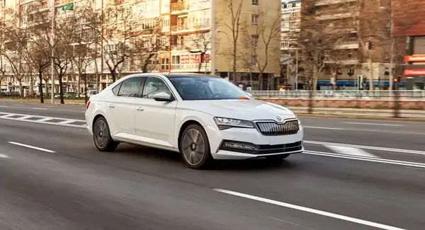 Descargar Manual de Propietario SKODA Superb iV 2020