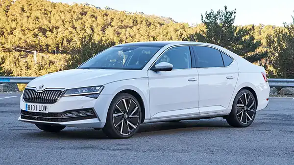 Descargar Manual de Propietario SKODA Superb iV 2021 en Español PDF Gratis