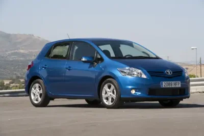Descargar Manual de Propietario TOYOTA Auris Hibrido 2011