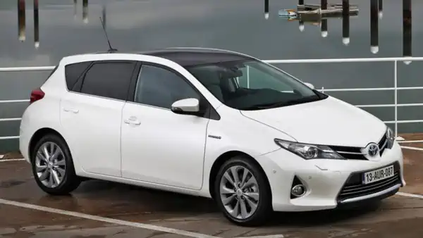 Descargar Manual de Propietario TOYOTA Auris Hibrido 2014
