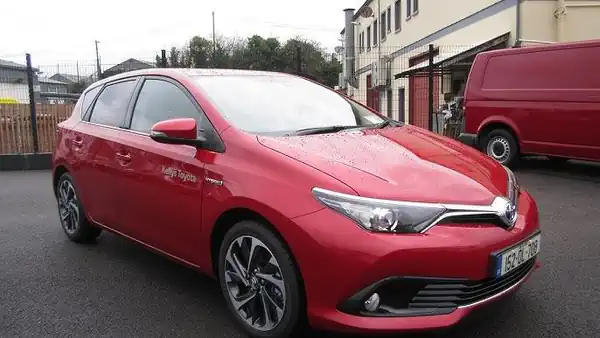 Descargar Manual de Propietario TOYOTA Auris Hibrido 2016 en Español PDF Gratis