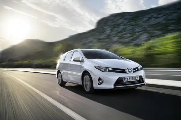 Descargar Manual de Propietario TOYOTA Auris Hibrido Touring Sports 2014