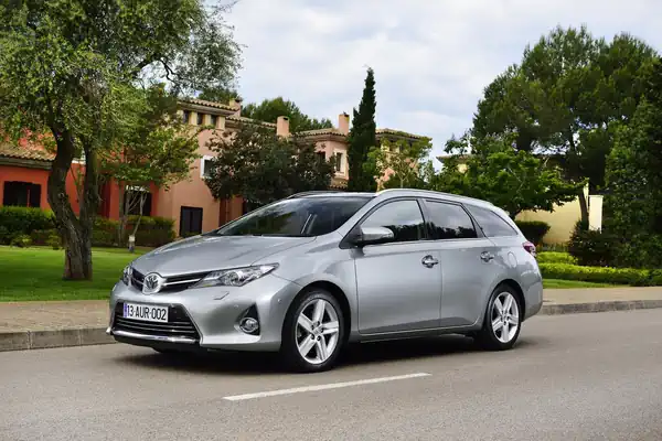 Descargar Manual de Propietario TOYOTA Auris Touring Sports 2013