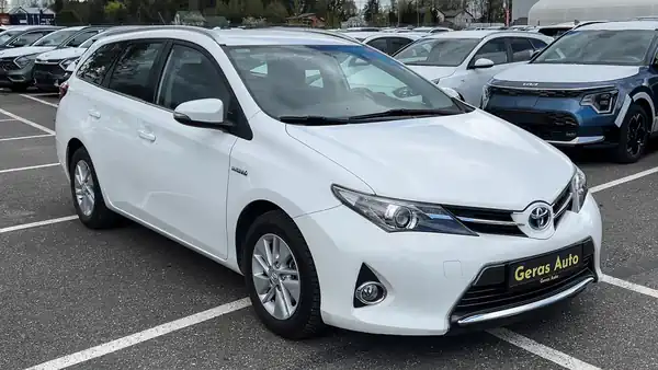 Descargar Manual de Propietario TOYOTA Auris Touring Sports 2014