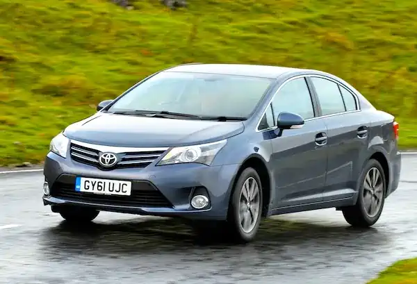 Descargar Manual de Propietario TOYOTA Avensis 2012