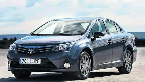 Descargar Manual de Propietario TOYOTA Avensis 2013