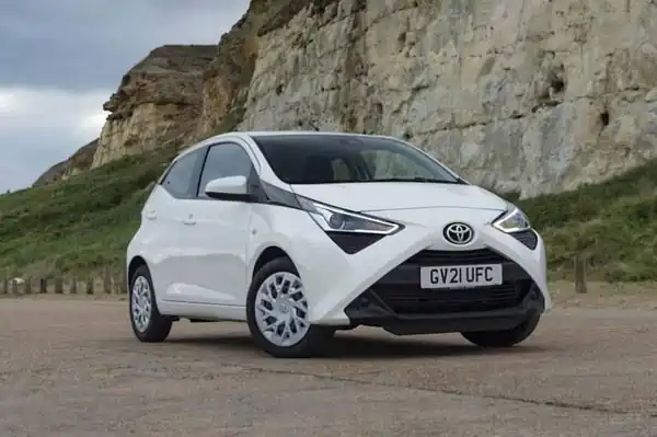 Descargar Manual de Propietario TOYOTA Aygo 2018 en Español PDF Gratis