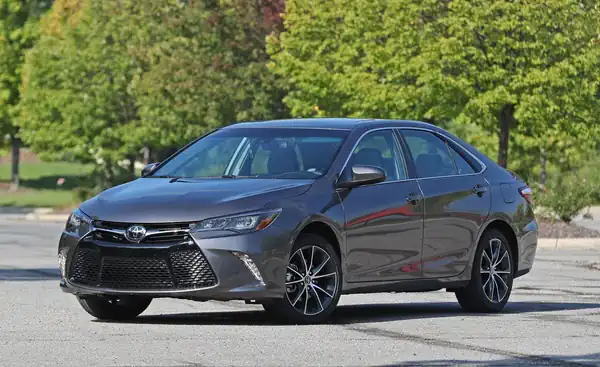 Descargar Manual de Propietario TOYOTA Camry 2017 en Español PDF Gratis