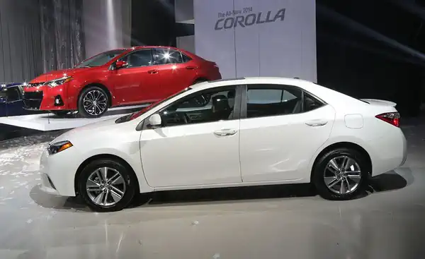 Descargar Manual de Propietario TOYOTA Corolla 2014