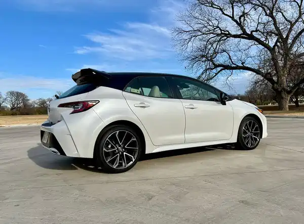 Descargar Manual de Propietario TOYOTA Corolla Hatchback 2022 en Español PDF Gratis