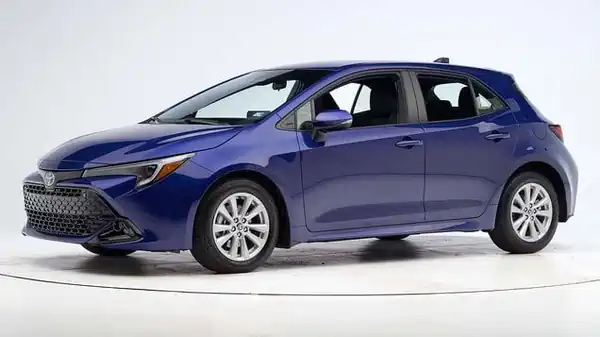 Descargar Manual de Propietario TOYOTA Corolla Hatchback 2023 en Español PDF Gratis