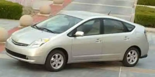 Descargar Manual de Propietario TOYOTA Prius 2004