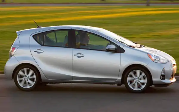 Descargar Manual de Propietario TOYOTA Prius C 2012