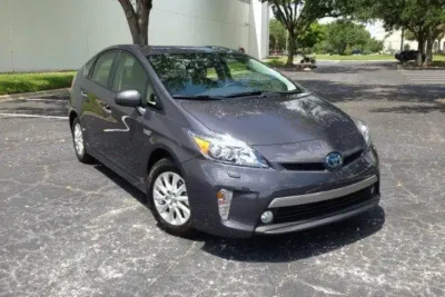 Descargar Manual de Propietario TOYOTA Prius Plug In Hybrid 2013