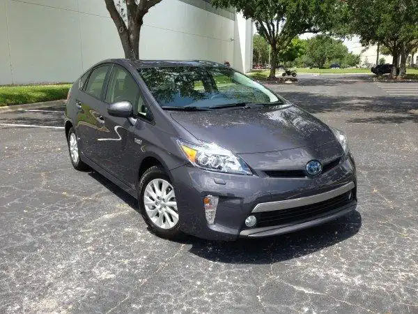 Descargar Manual de Propietario TOYOTA Prius Plug In Hybrid 2013